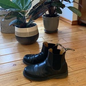 Doc Marten Chelsea Boots - size 9 Ladies (7UK)